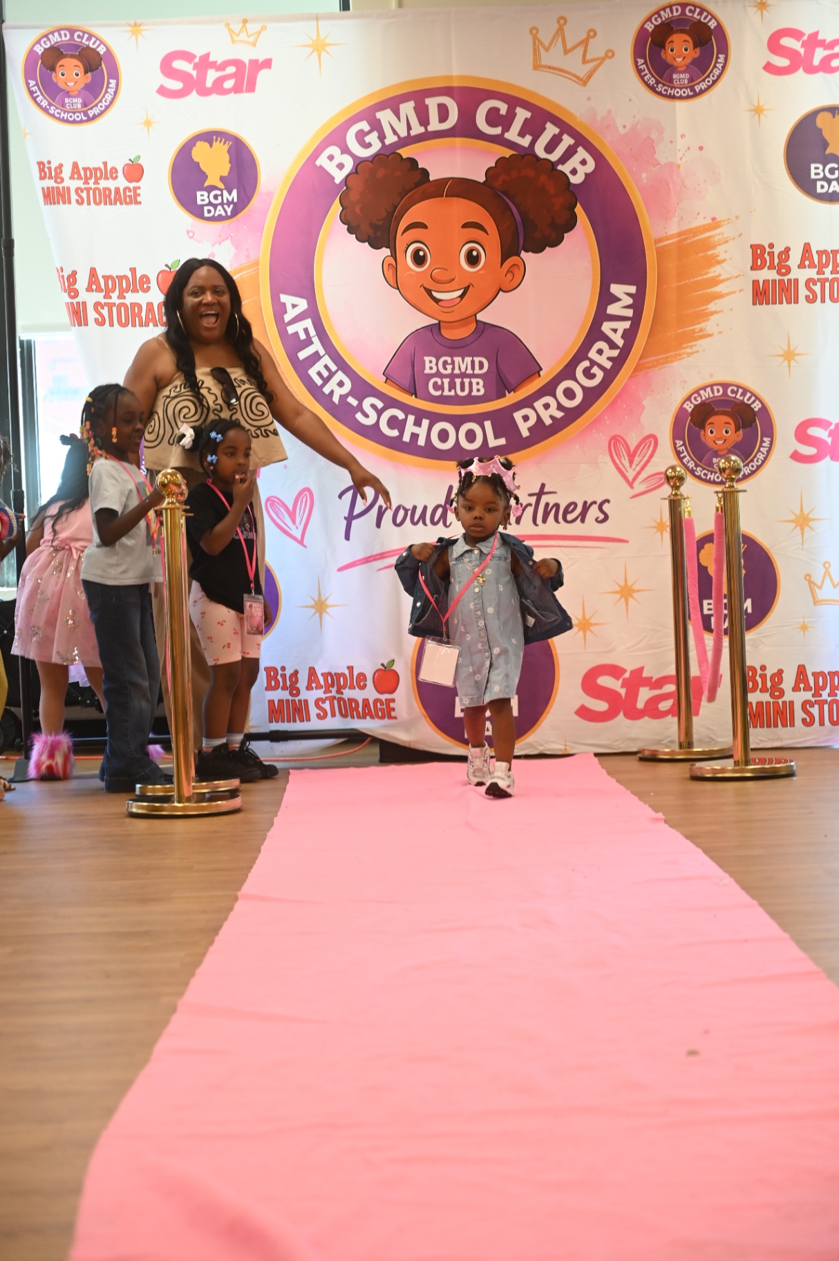 Pink Carpet Arrivals photo 9